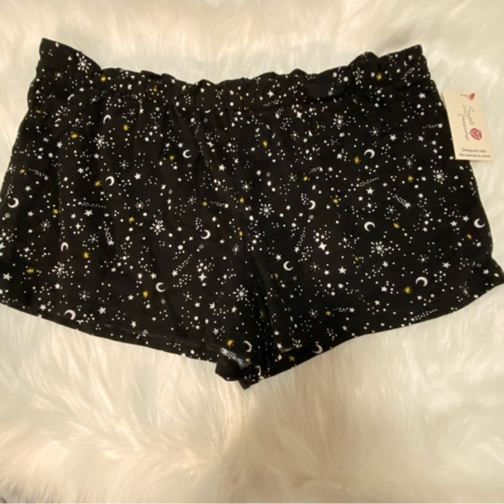 Secret Treasures Women’s Shorts Size L Black Draw String pockets New With Tag